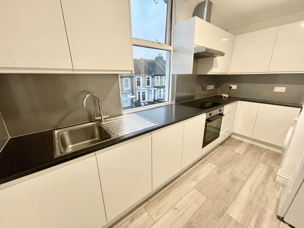 Property photo 2 of 6 Picture 2