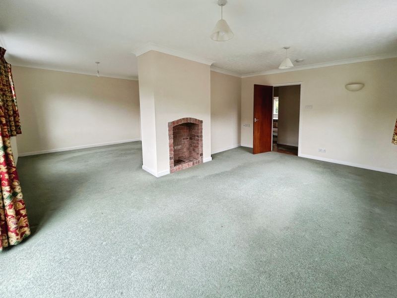 Property photo 2 of 10 3 Bedroom Detached Bungalow