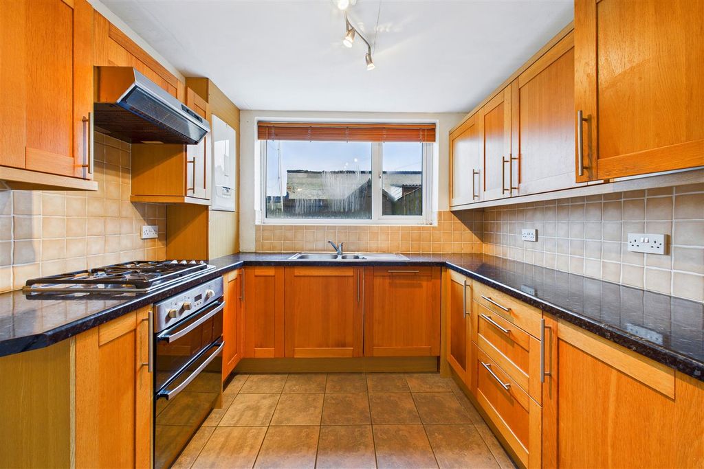 Property photo 3 of 14 Kitchen.