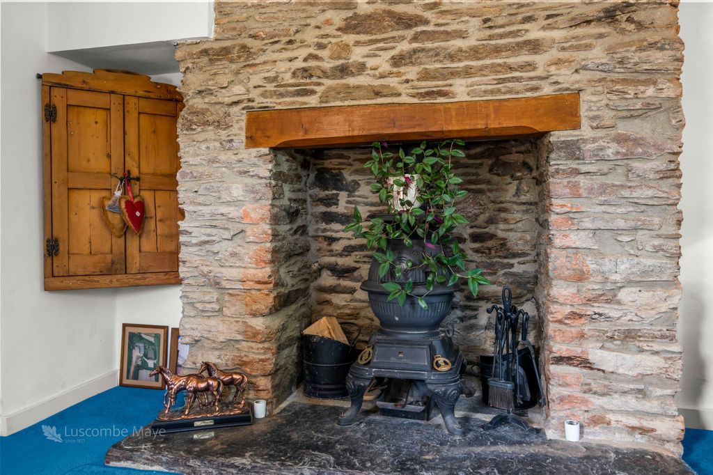Property photo 2 of 22