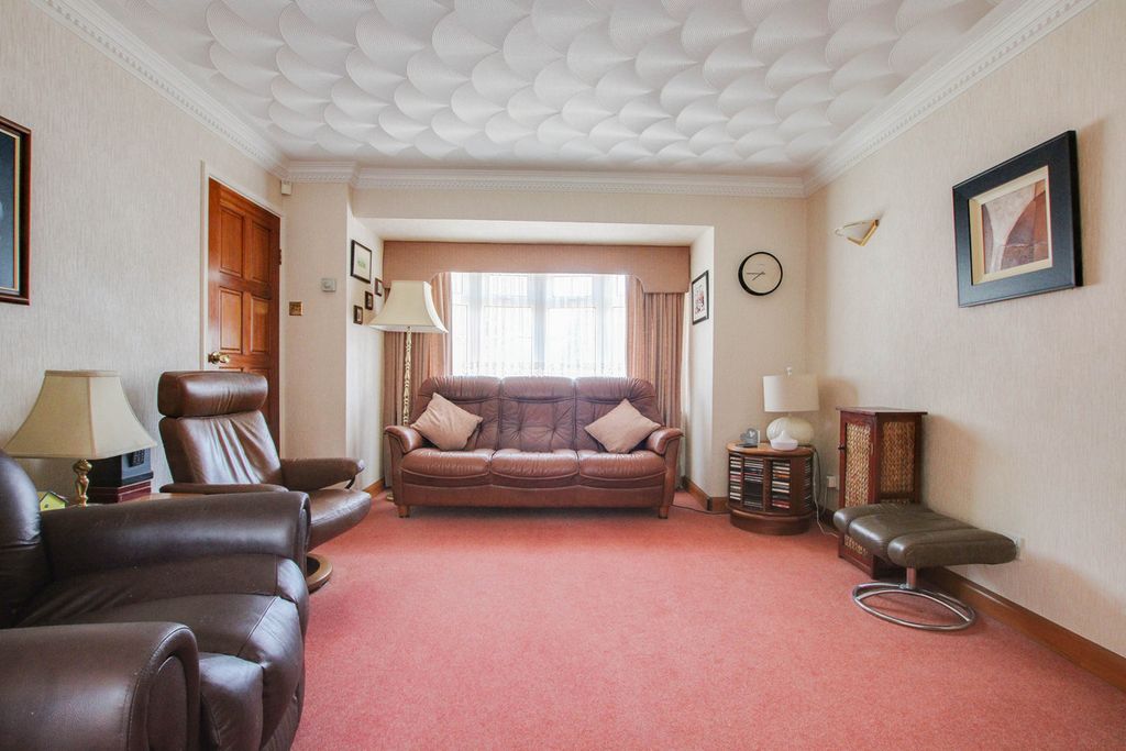 Property photo 3 of 25