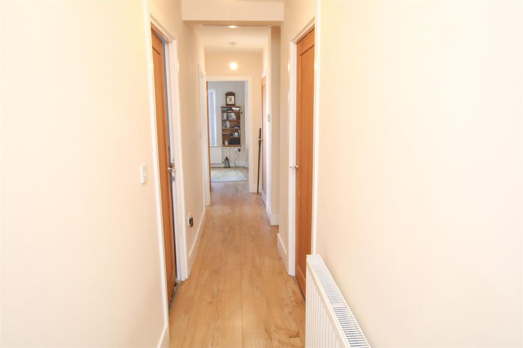 Property photo 3 of 16 Entrance Hall