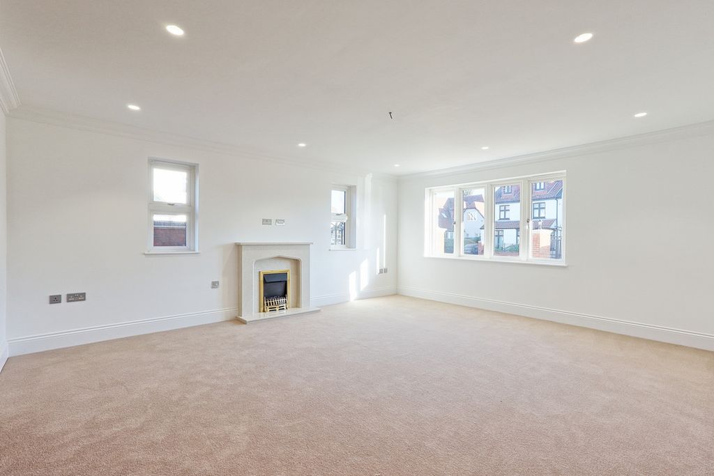 Property photo 3 of 42