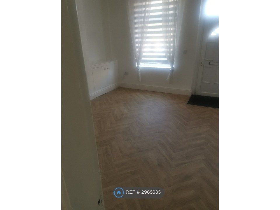 Property photo 2 of 16 Living Room