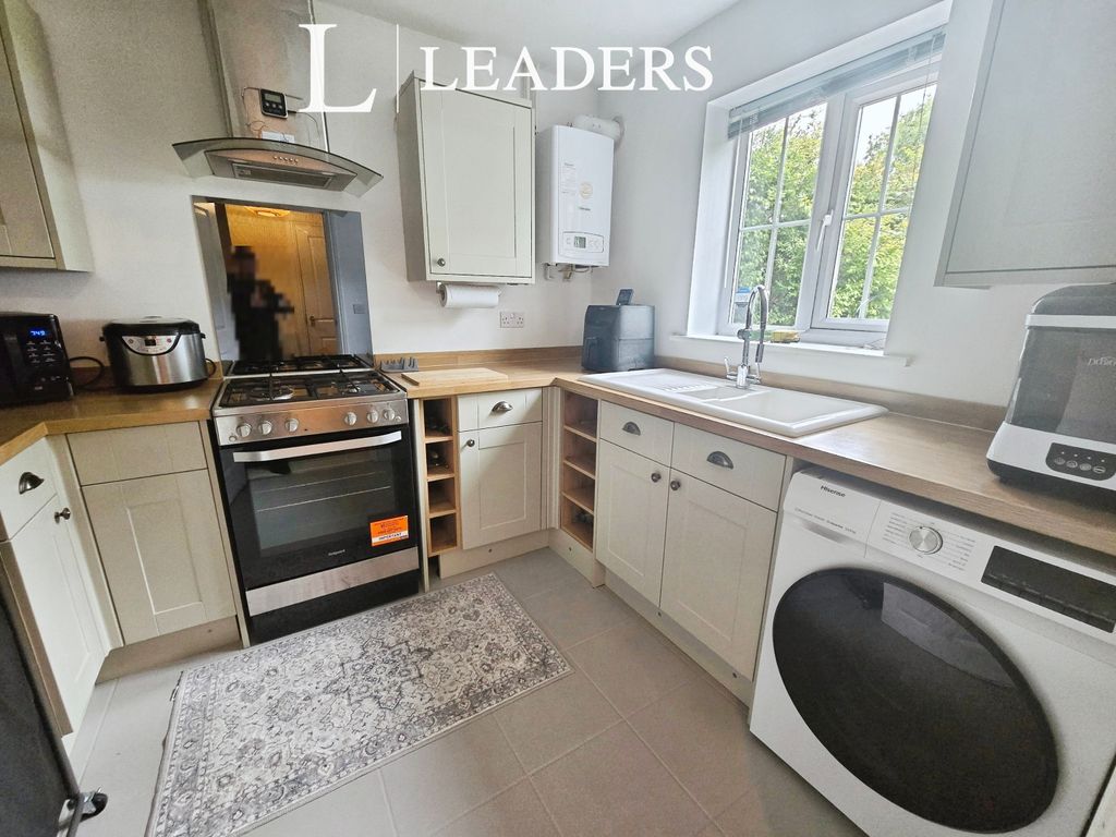 Property photo 2 of 9 E5Bb6ce4-Kitchen