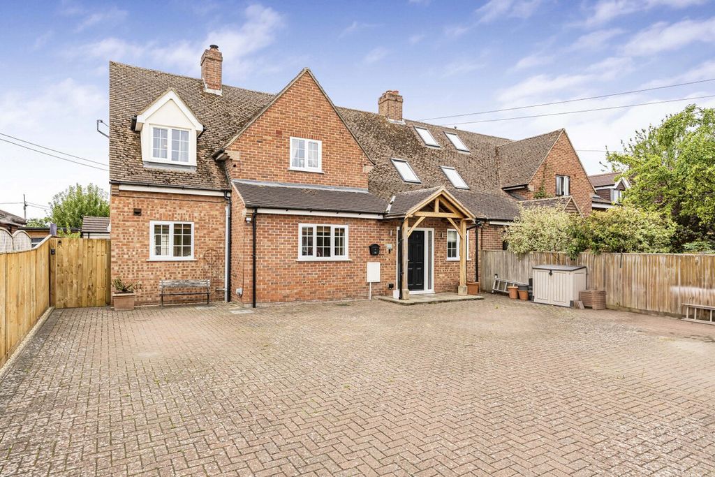 Property photo 1 of 32
