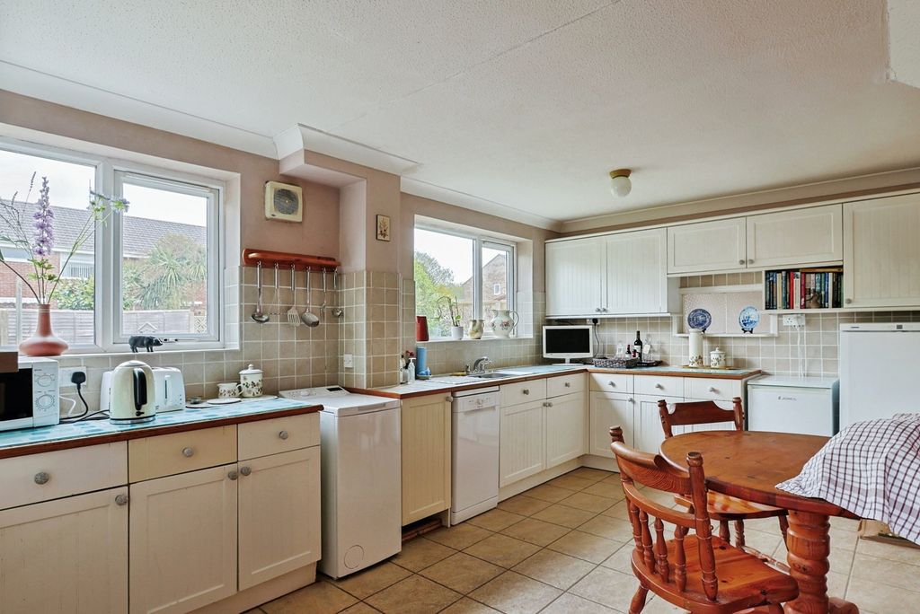 Property photo 2 of 19 Kitchen