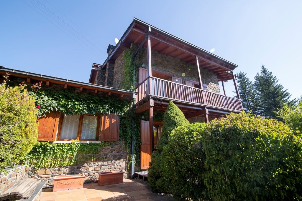 Property photo 1 of 32