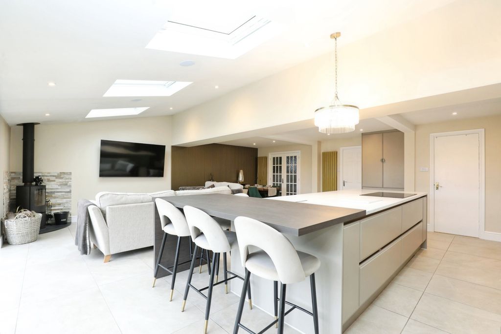 Property photo 2 of 17 Kitchen/Family Room