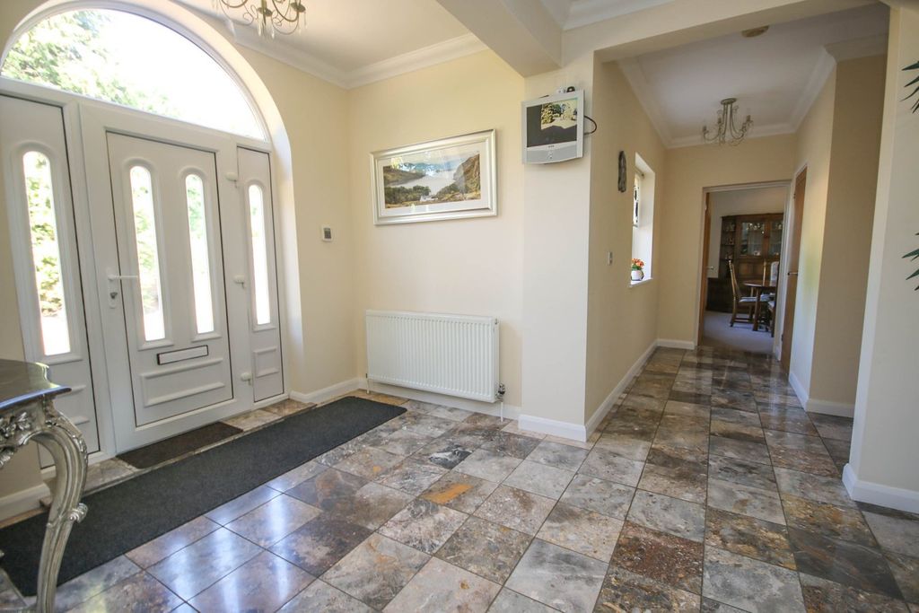 Property photo 2 of 23