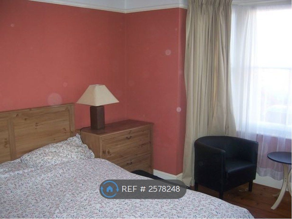 Property photo 3 of 11 Spacious Double Room