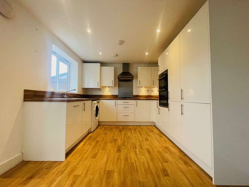 Property photo 3 of 10 Image