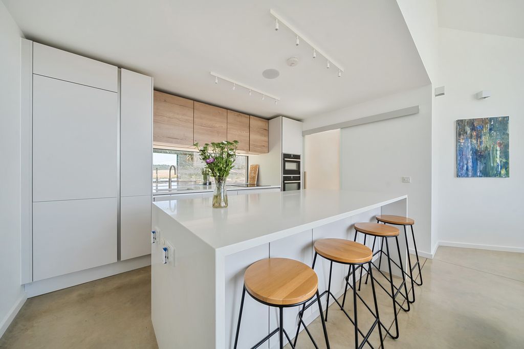 Property photo 3 of 15 Kitchen