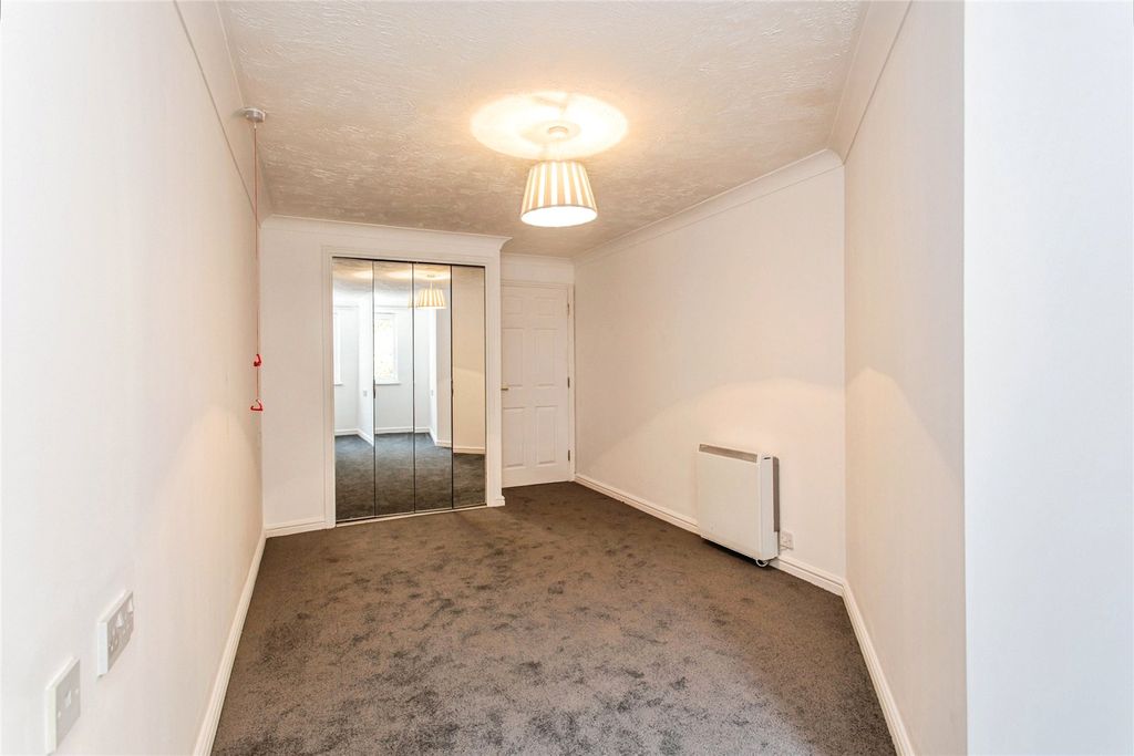 Property photo 3 of 10 Bedroom