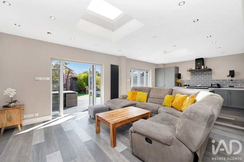 Property photo 3 of 26