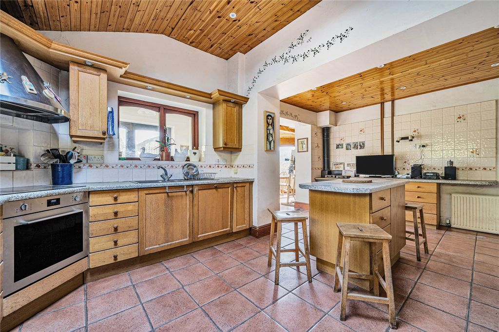 Property photo 2 of 31 Picture No. 28