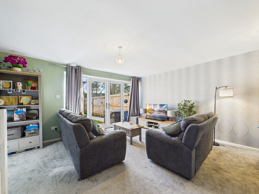 Property photo 2 of 11 Living Room