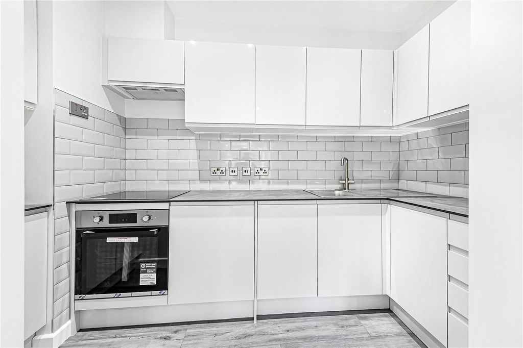 Property photo 3 of 8 Kitchen