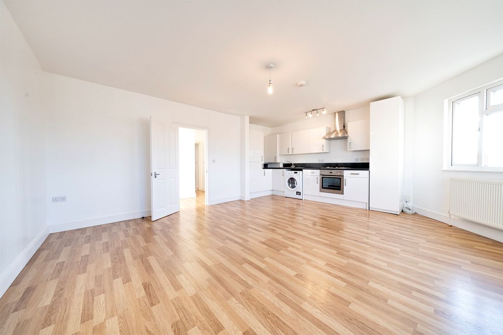 Property photo 1 of 11 Living Room