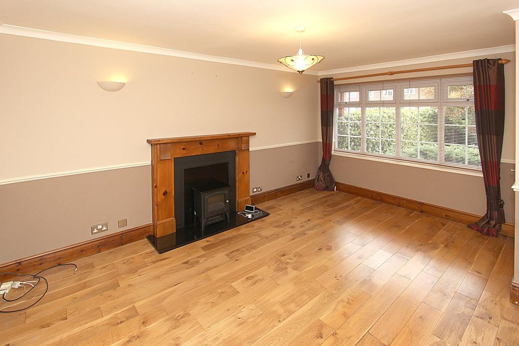 Property photo 2 of 12 Lounge