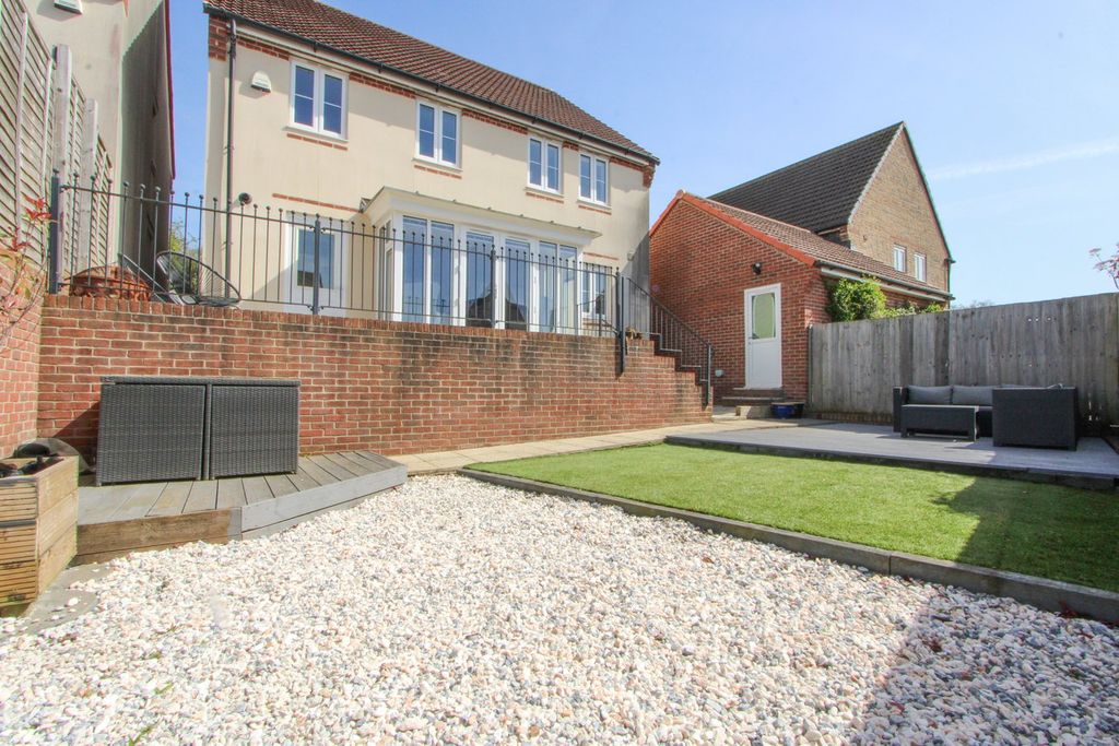 Property photo 1 of 33