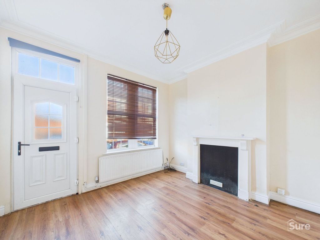 Property photo 2 of 8