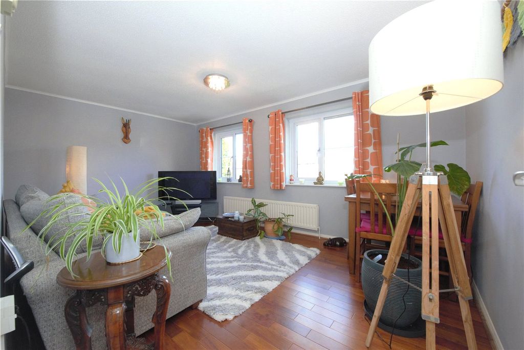 Property photo 2 of 9 Lounge