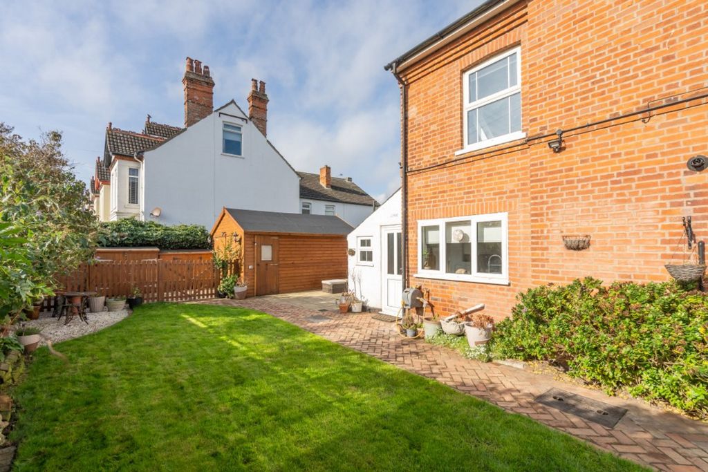 Property photo 2 of 28