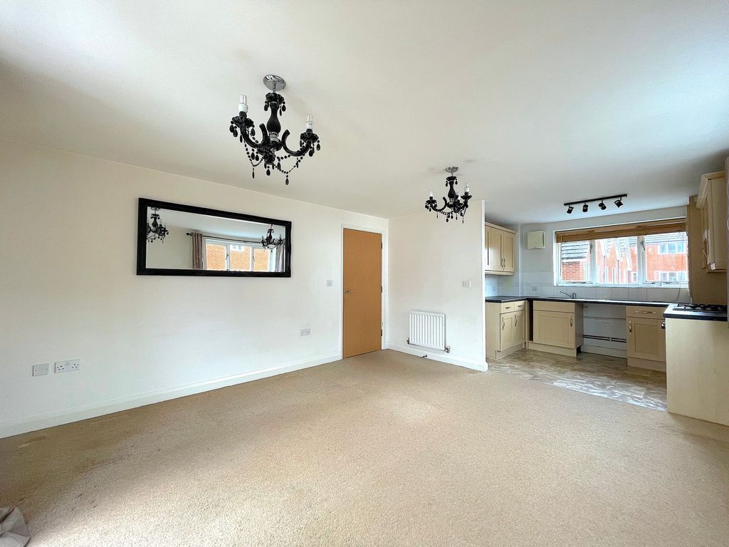 Property photo 1 of 17 Living Room/Dining Room/Kitchen (2)