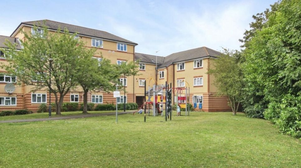 Property photo 1 of 8 4 (1)