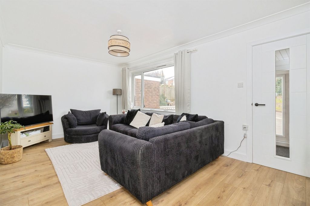 Property photo 2 of 33