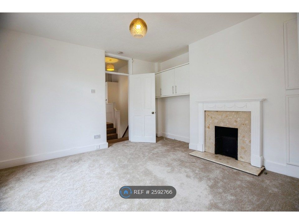 Property photo 2 of 10 Living Room (2)