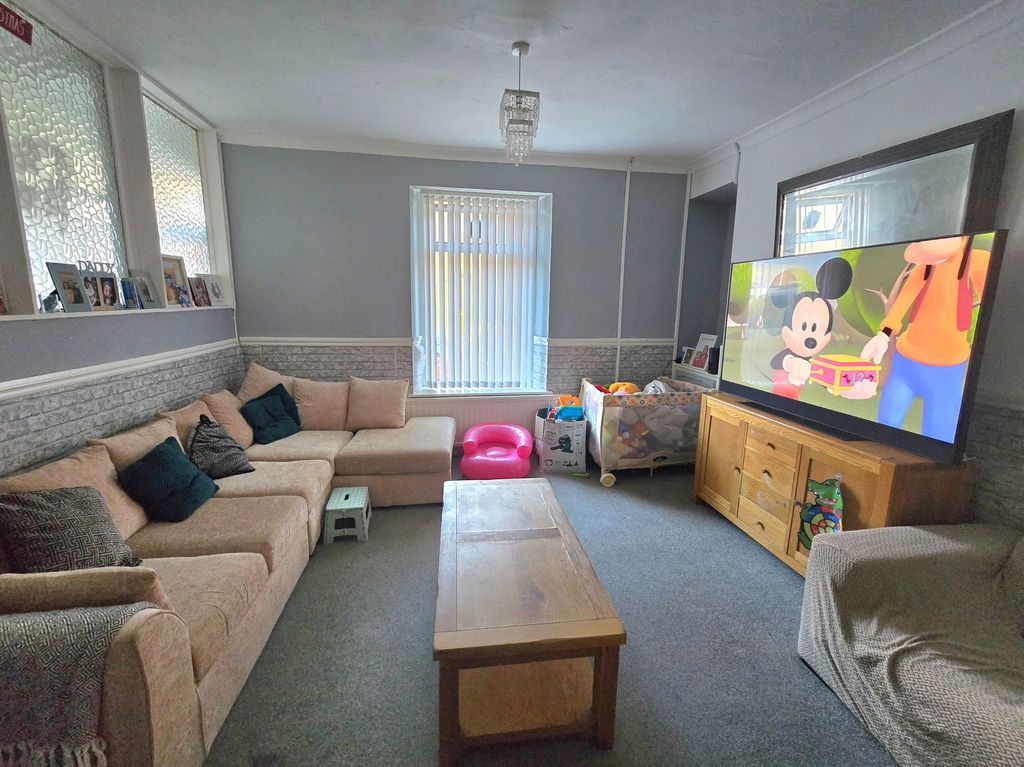 Property photo 2 of 11