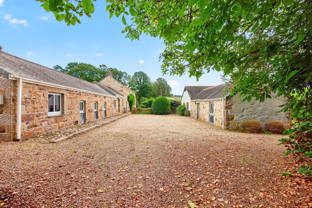 Property photo 1 of 32 Pbox-Img.Jpg