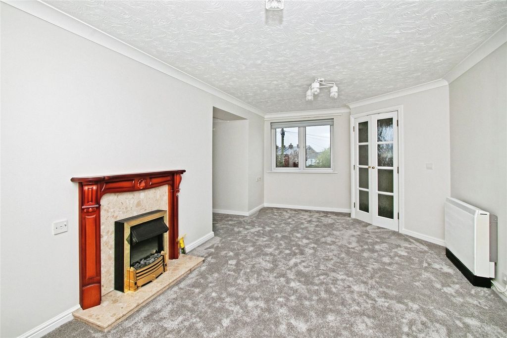 Property photo 3 of 10 Lounge