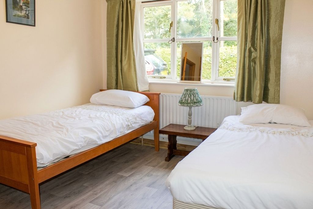 Property photo 3 of 14 Bed 1