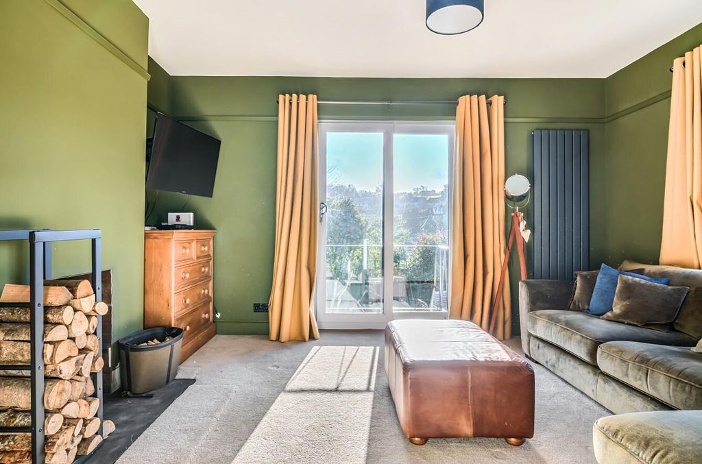 Property photo 3 of 20 1386511-19-6929B5E00dc15.Jpg