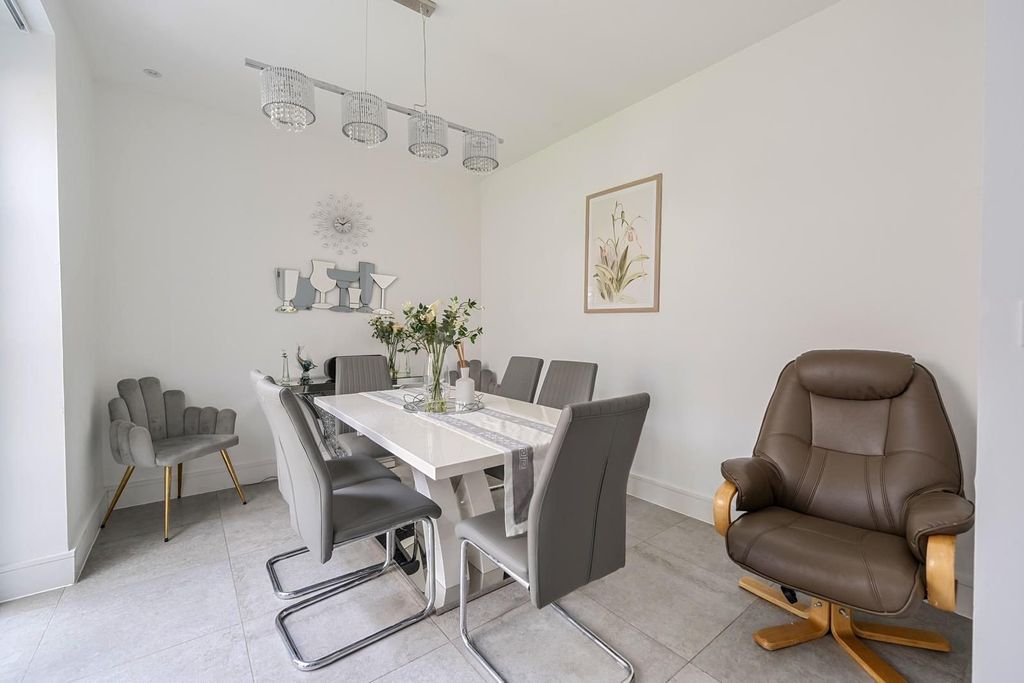 Property photo 3 of 11 Picture 3