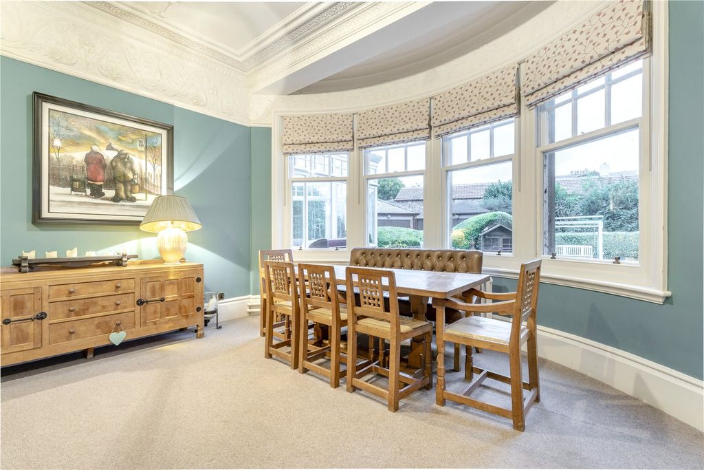 Property photo 3 of 32 Dining Area