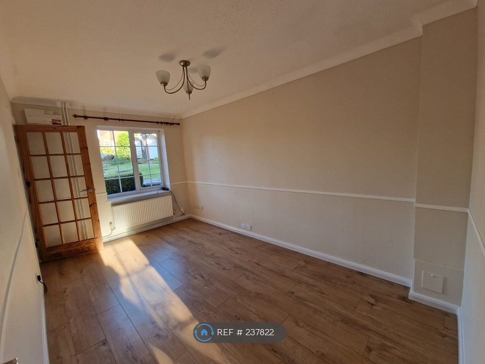 Property photo 2 of 7 Living Room