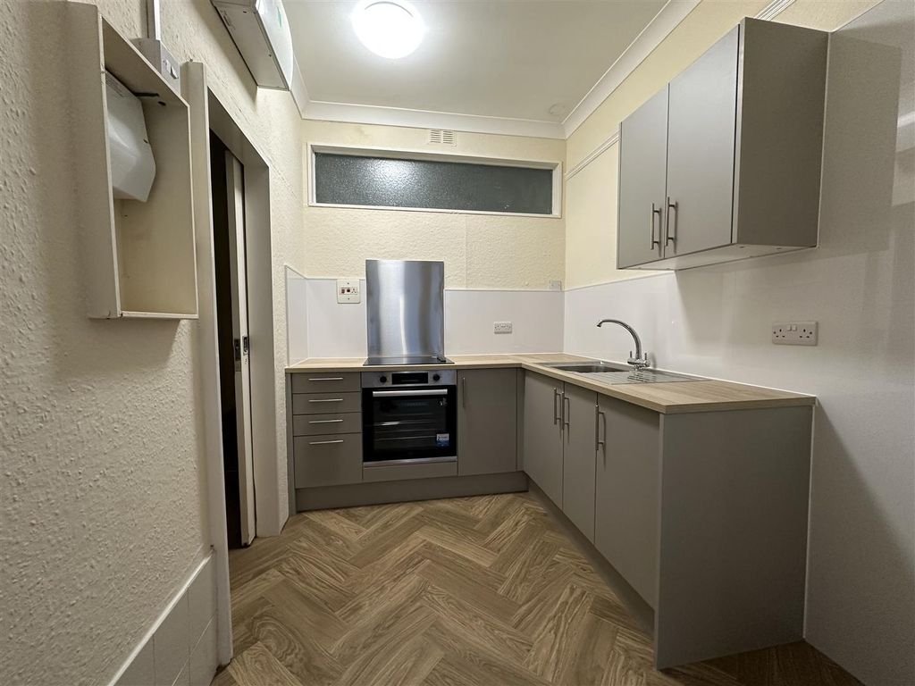 Property photo 3 of 8 Kitchen.Jpeg