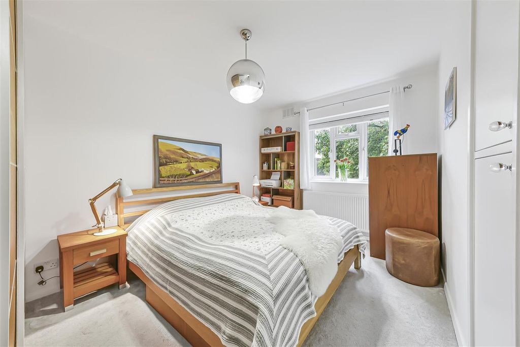 Property photo 2 of 12 Bedroom