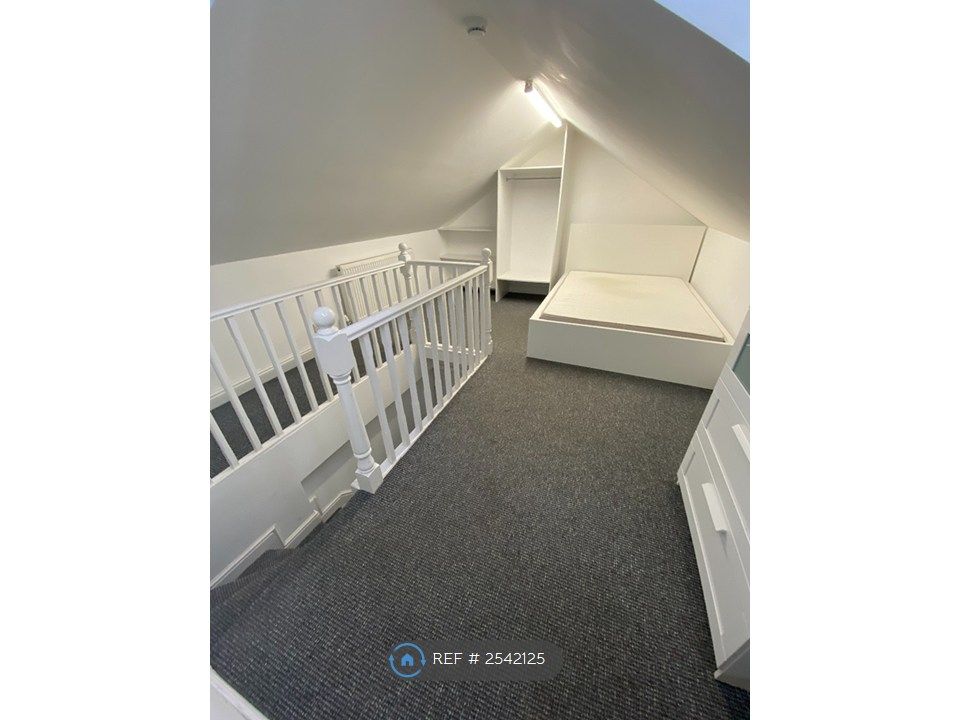 Property photo 2 of 6 Loft Room - Room 5