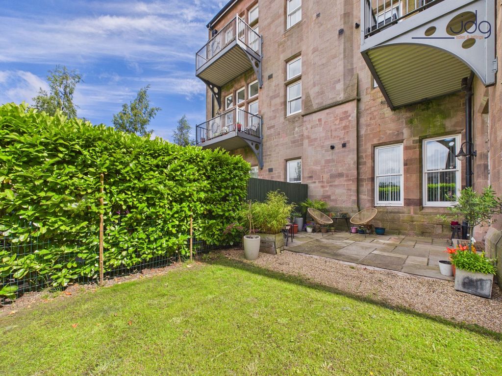 Property photo 2 of 15 South Facing Garden