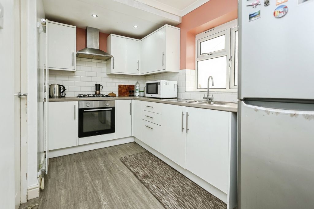 Property photo 3 of 15 Kitchen