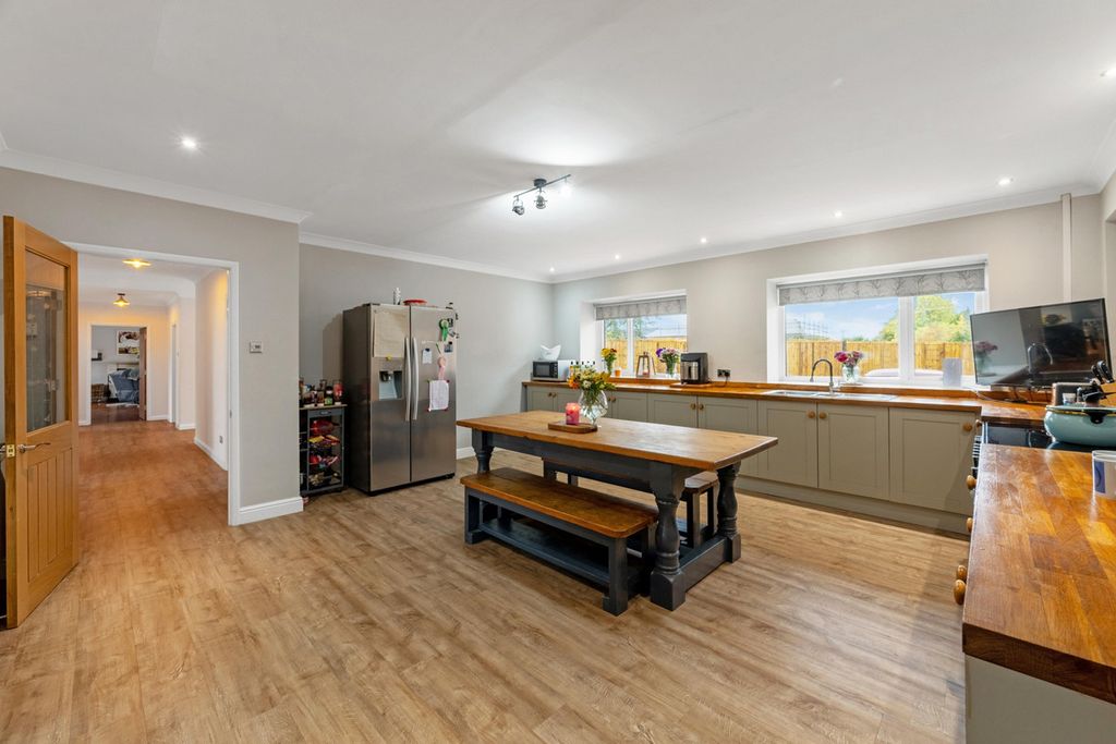 Property photo 2 of 26