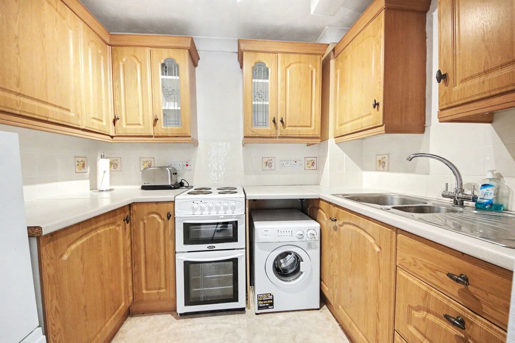 Property photo 3 of 12