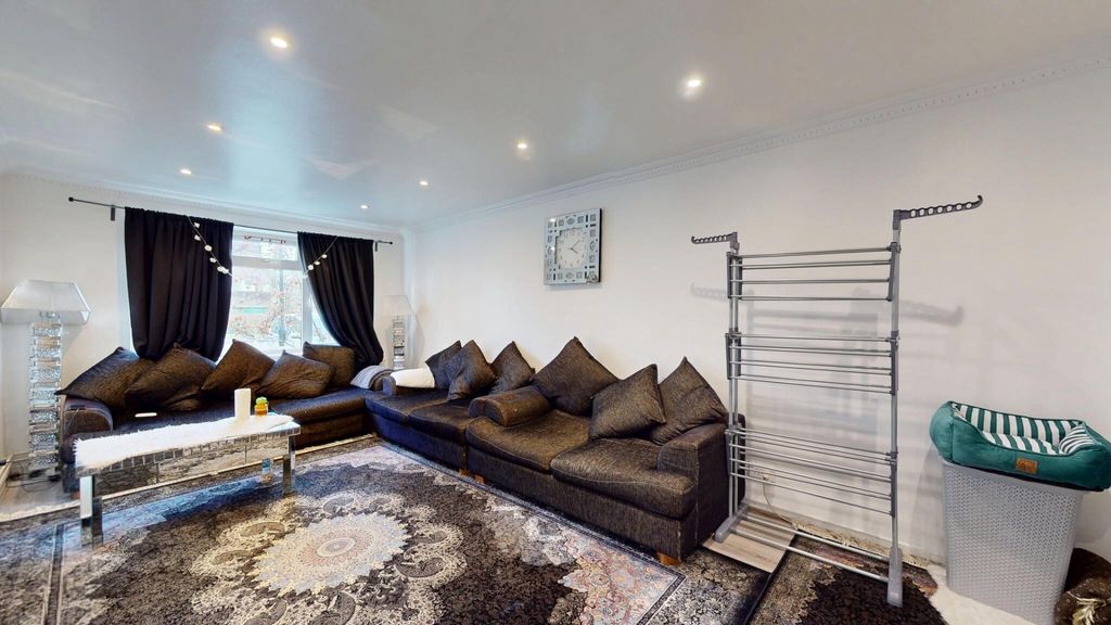 Property photo 3 of 19 Photo 3