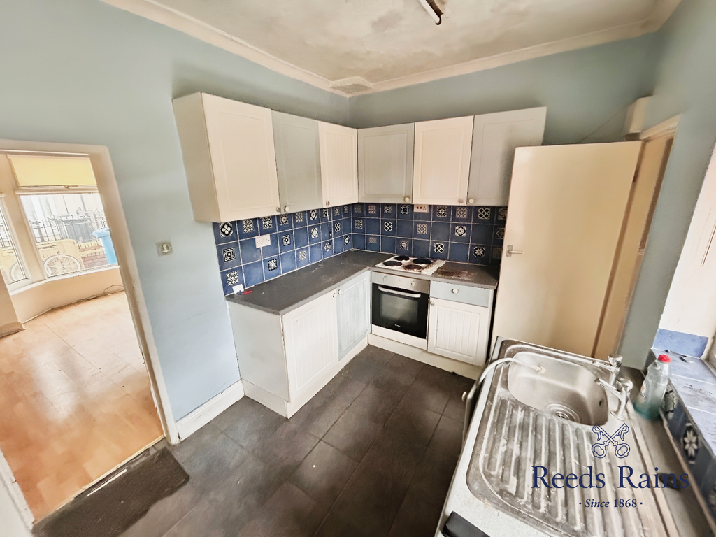 Property photo 3 of 7 Kitchen