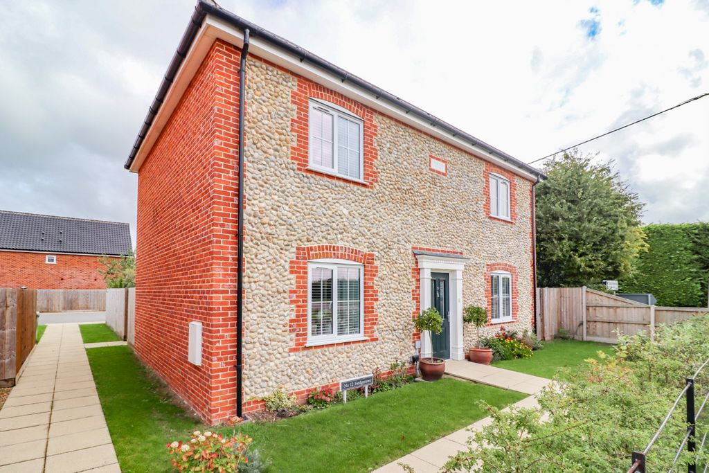 Property photo 1 of 35 4527754
